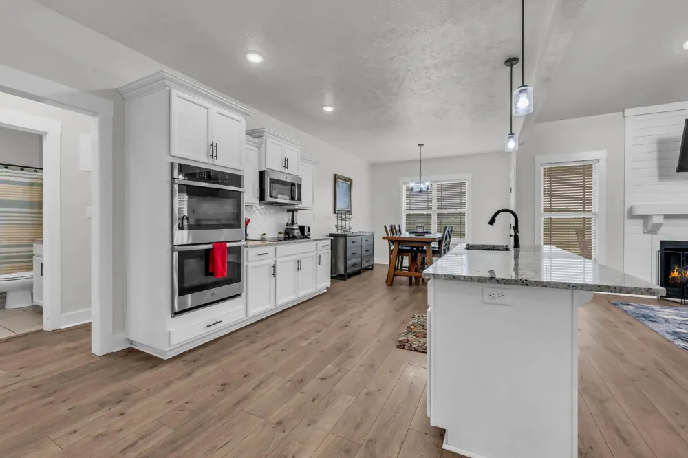 717 HIGH PLAINS DRIVE Clarksville, TN 37043