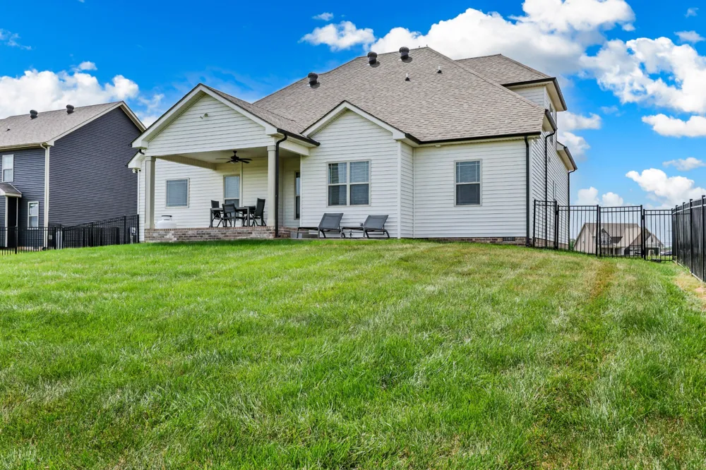717 HIGH PLAINS DRIVE Clarksville, TN 37043