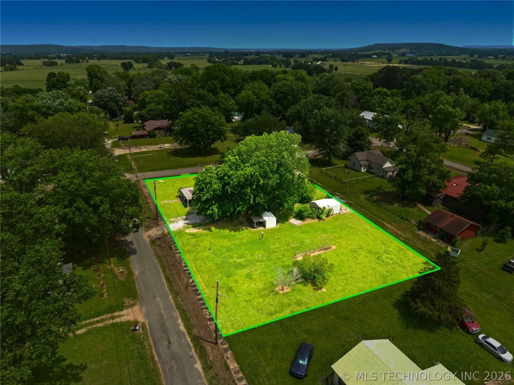 321 E Delaware Westville, OK 74965