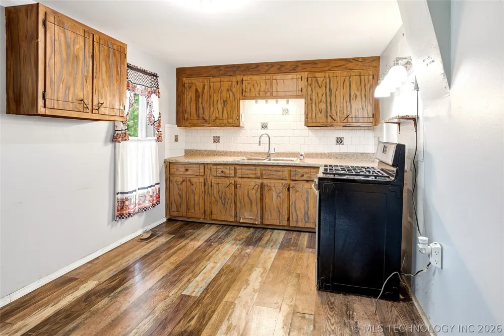 321 E Delaware Westville, OK 74965