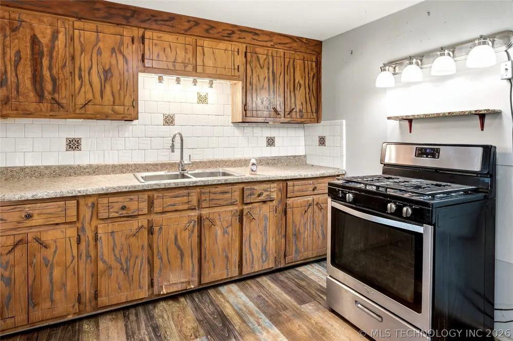 321 E Delaware Westville, OK 74965