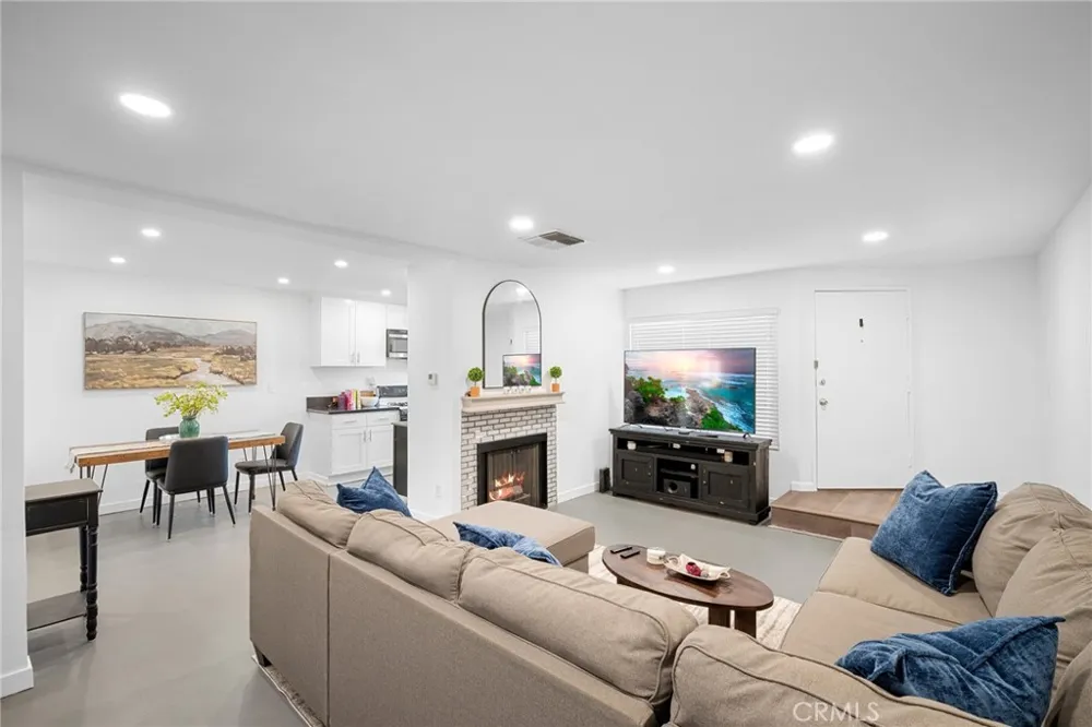 3827 W Avenue 41 Los Angeles, CA 90065
