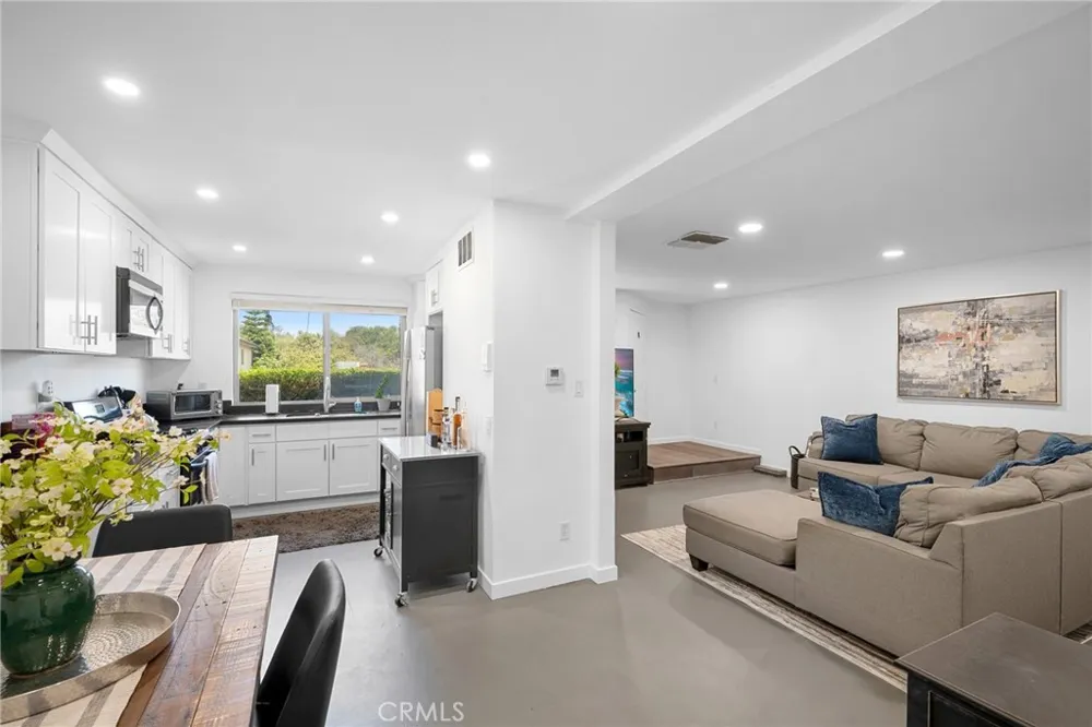 3827 W Avenue 41 Los Angeles, CA 90065