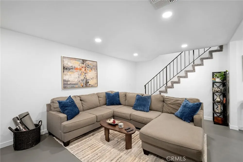 3827 W Avenue 41 Los Angeles, CA 90065