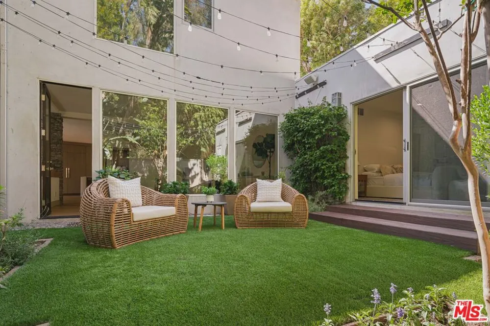 3084 Franklin Canyon Drive Beverly Hills, CA 90210