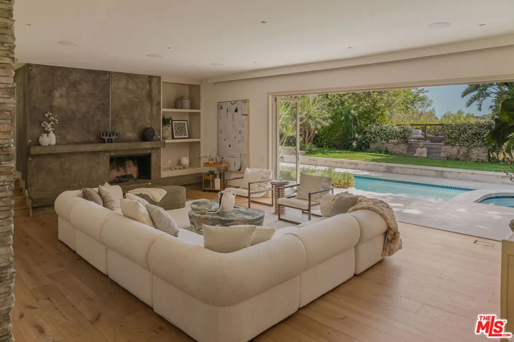 3084 Franklin Canyon Drive Beverly Hills, CA 90210