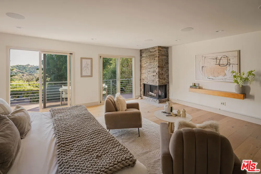 3084 Franklin Canyon Drive Beverly Hills, CA 90210