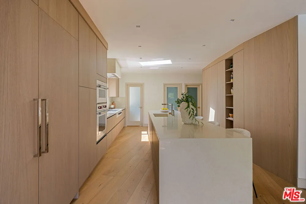 3084 Franklin Canyon Drive Beverly Hills, CA 90210