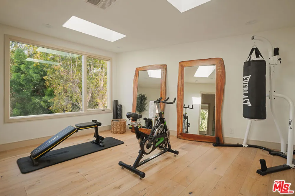 3084 Franklin Canyon Drive Beverly Hills, CA 90210