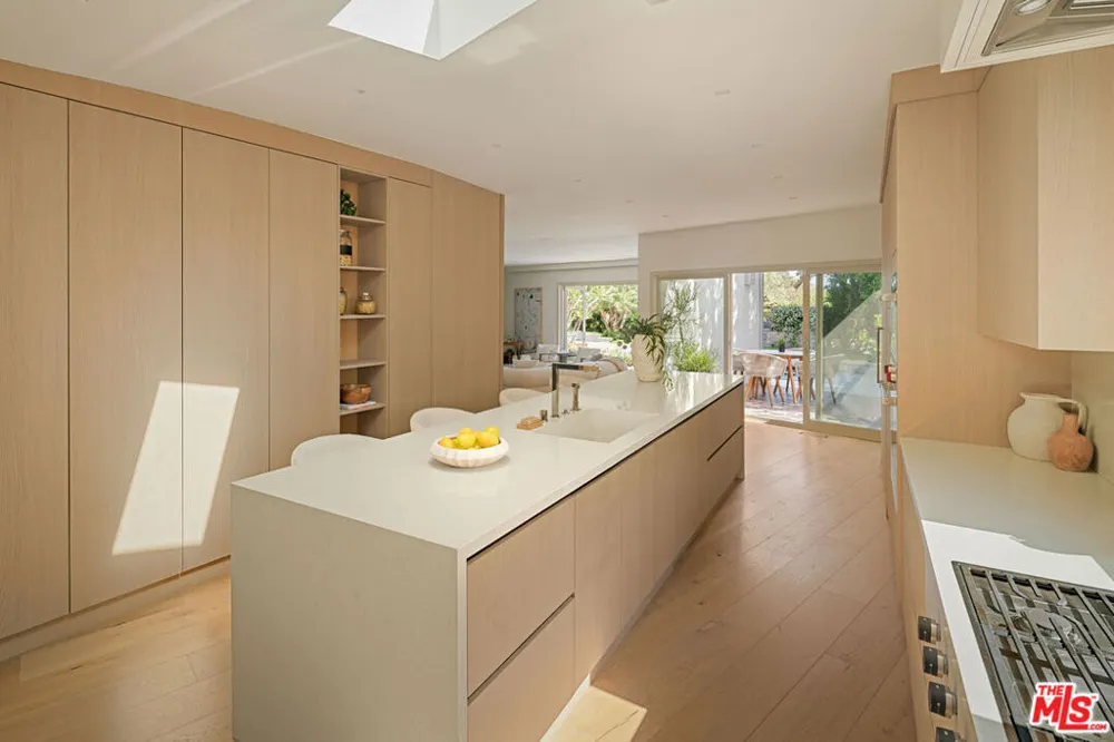 3084 Franklin Canyon Drive Beverly Hills, CA 90210