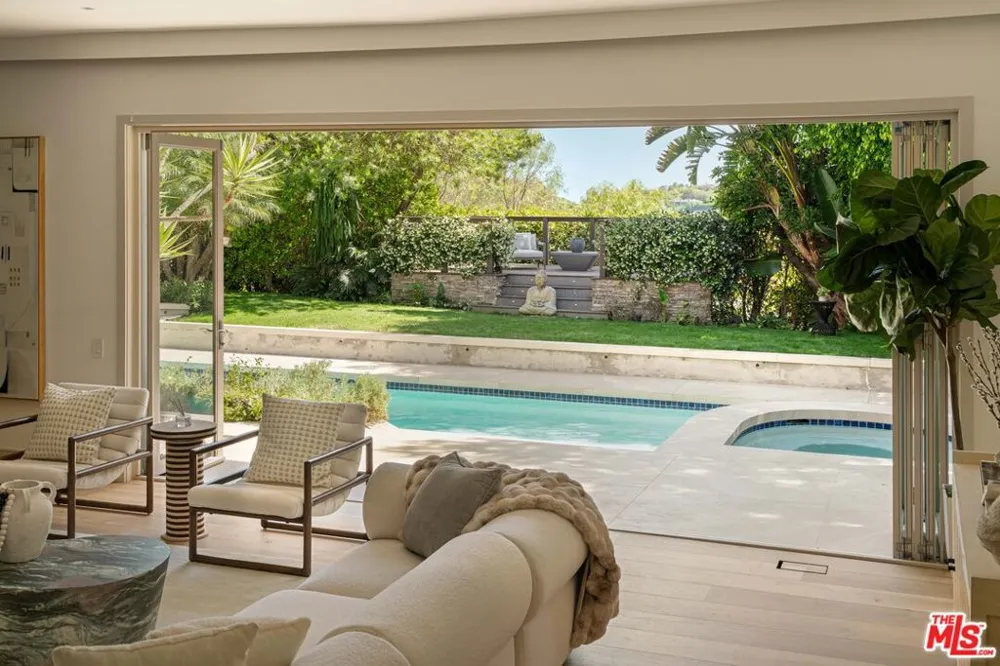 3084 Franklin Canyon Drive Beverly Hills, CA 90210
