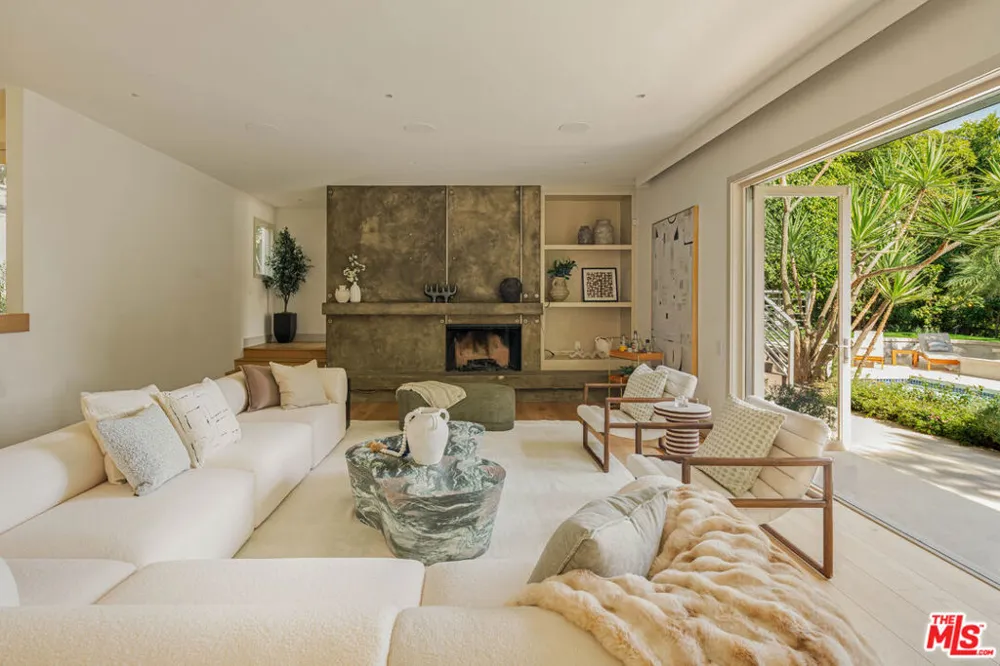 3084 Franklin Canyon Drive Beverly Hills, CA 90210