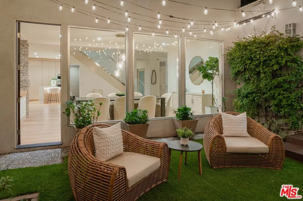 3084 Franklin Canyon Drive Beverly Hills, CA 90210