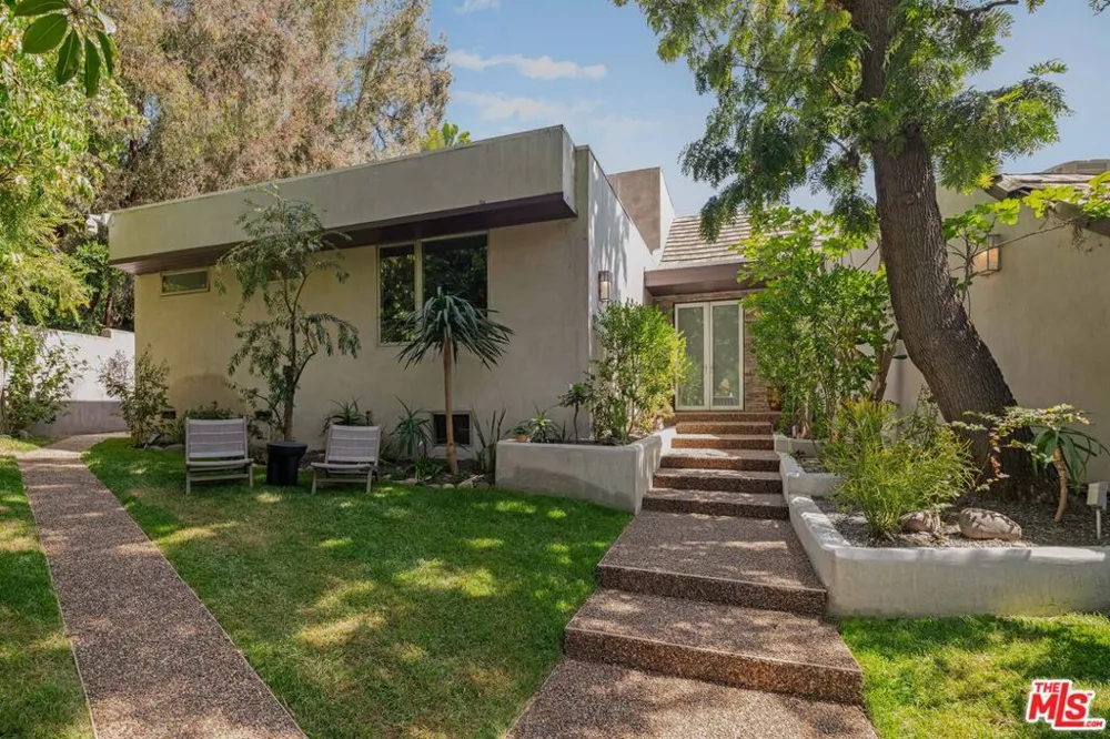 3084 Franklin Canyon Drive Beverly Hills, CA 90210