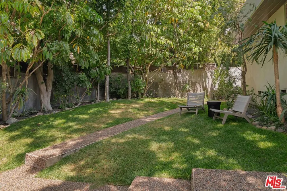 3084 Franklin Canyon Drive Beverly Hills, CA 90210