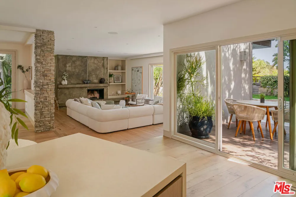 3084 Franklin Canyon Drive Beverly Hills, CA 90210