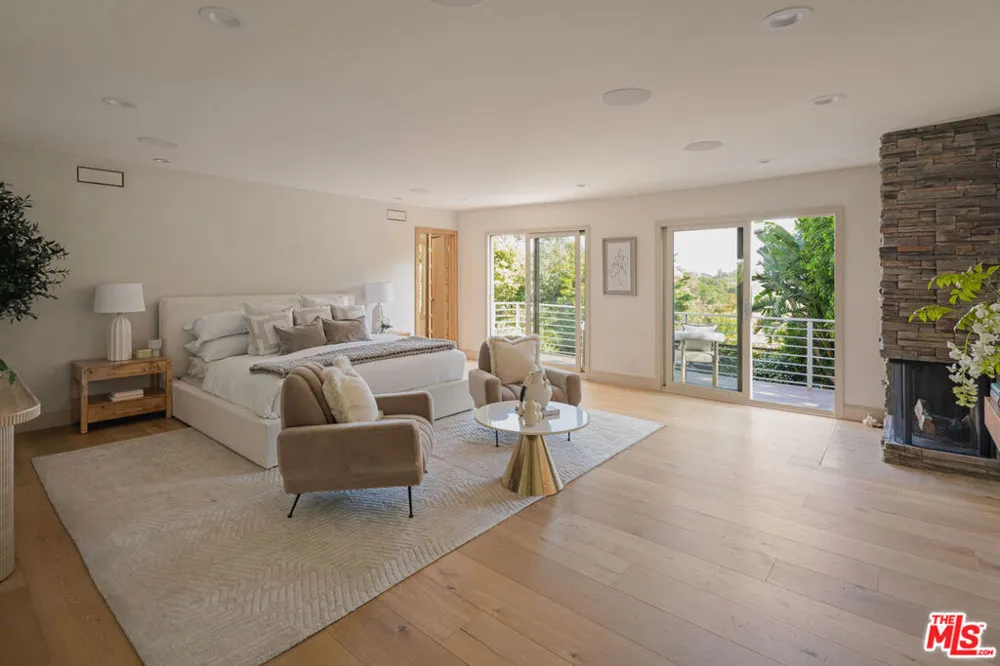 3084 Franklin Canyon Drive Beverly Hills, CA 90210
