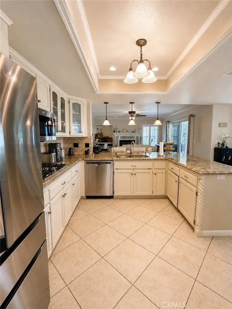 14666 Robin Helendale, CA 92342