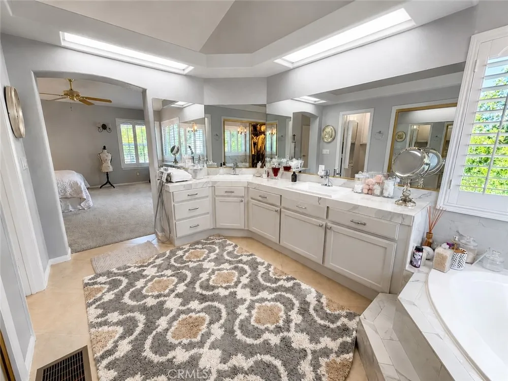 14666 Robin Helendale, CA 92342