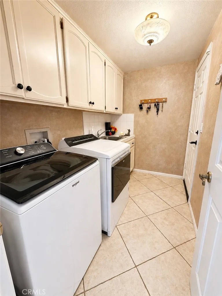 14666 Robin Helendale, CA 92342