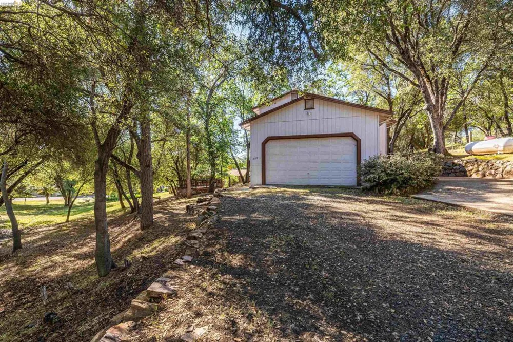 21882 El Oso Way Sonora, CA 95370