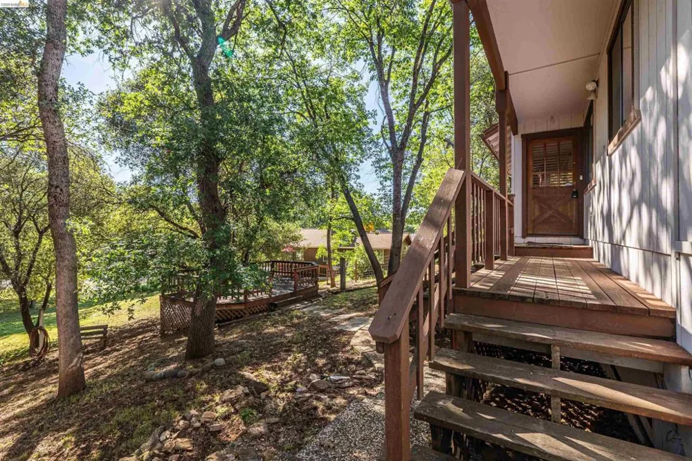 21882 El Oso Way Sonora, CA 95370