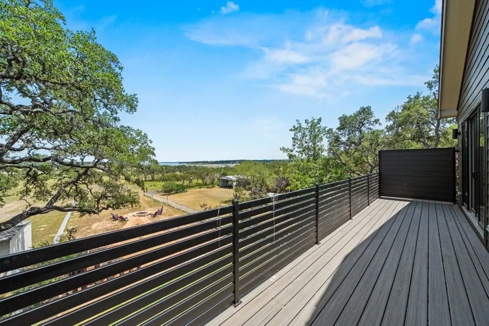 2758 Lakeshore Drive Canyon Lake, TX 78133