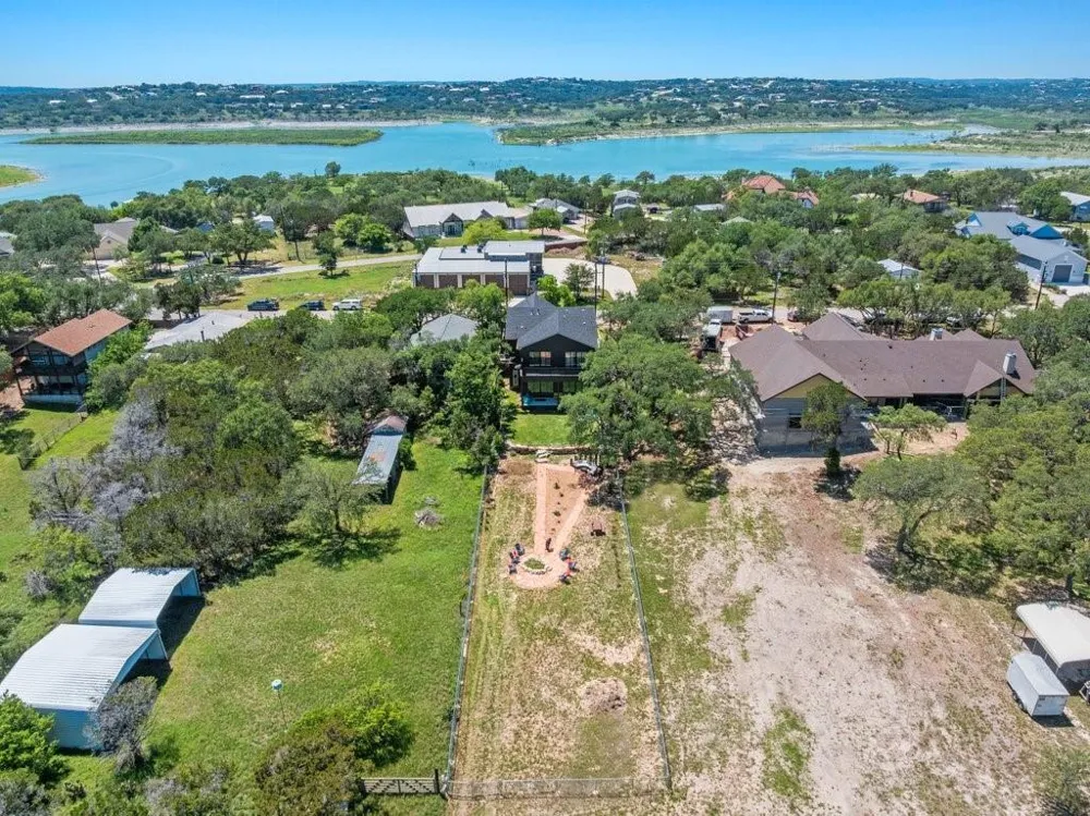 2758 Lakeshore Drive Canyon Lake, TX 78133