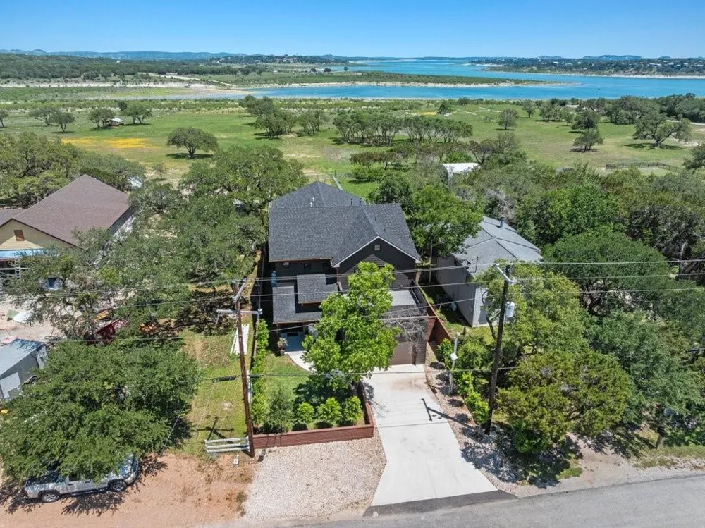 2758 Lakeshore Drive Canyon Lake, TX 78133