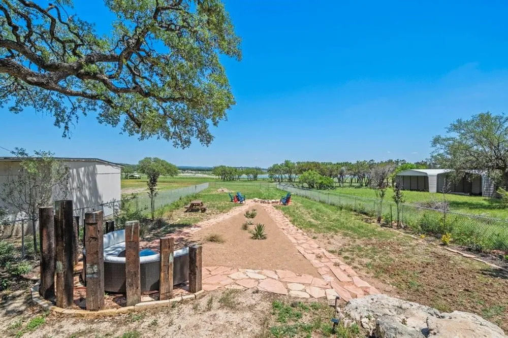 2758 Lakeshore Drive Canyon Lake, TX 78133