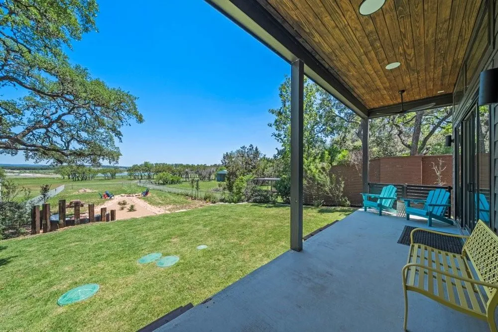 2758 Lakeshore Drive Canyon Lake, TX 78133
