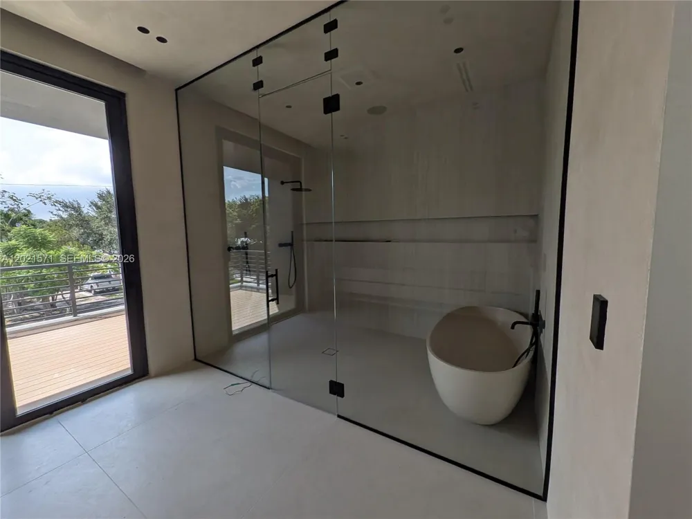 528 NE 13th Ave Fort Lauderdale, FL 33301