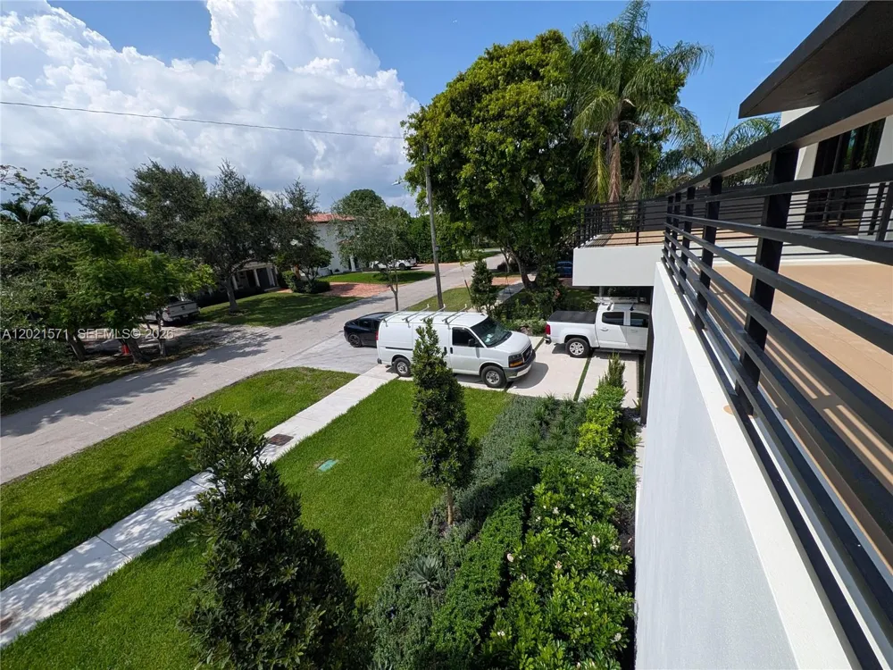 528 NE 13th Ave Fort Lauderdale, FL 33301