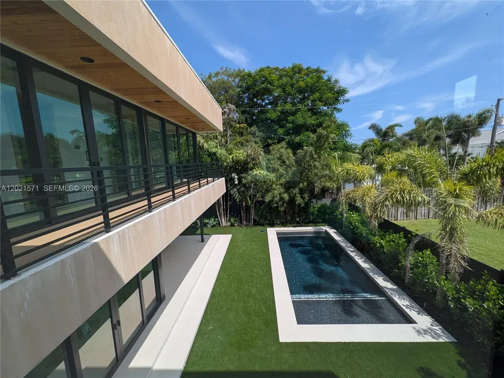 528 NE 13th Ave Fort Lauderdale, FL 33301