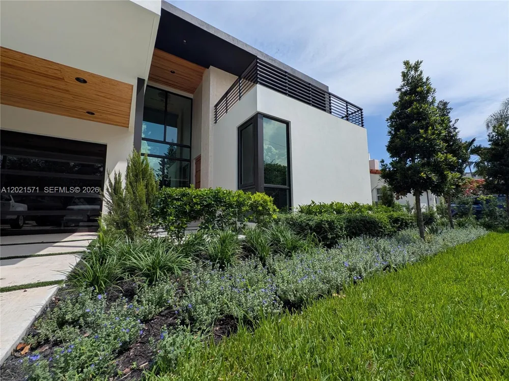 528 NE 13th Ave Fort Lauderdale, FL 33301