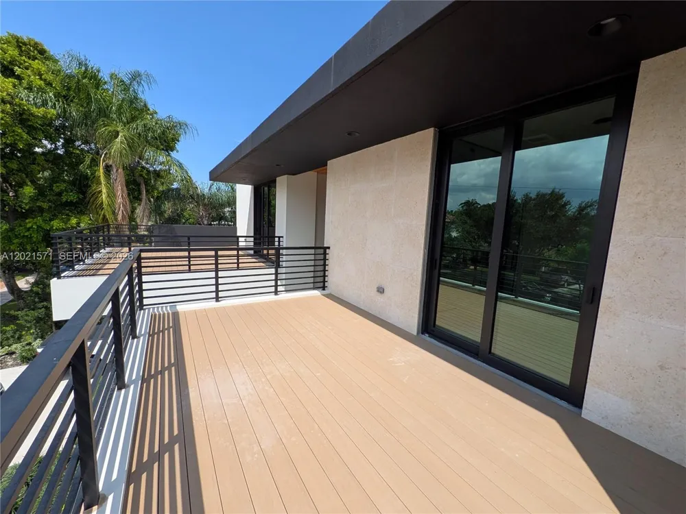 528 NE 13th Ave Fort Lauderdale, FL 33301