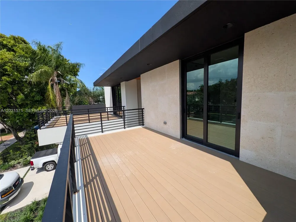 528 NE 13th Ave Fort Lauderdale, FL 33301