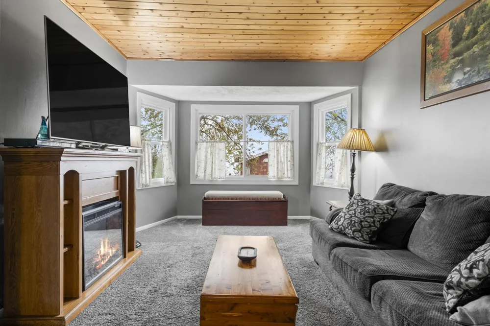 17770 Center Road Peninsula Township, MI 49686