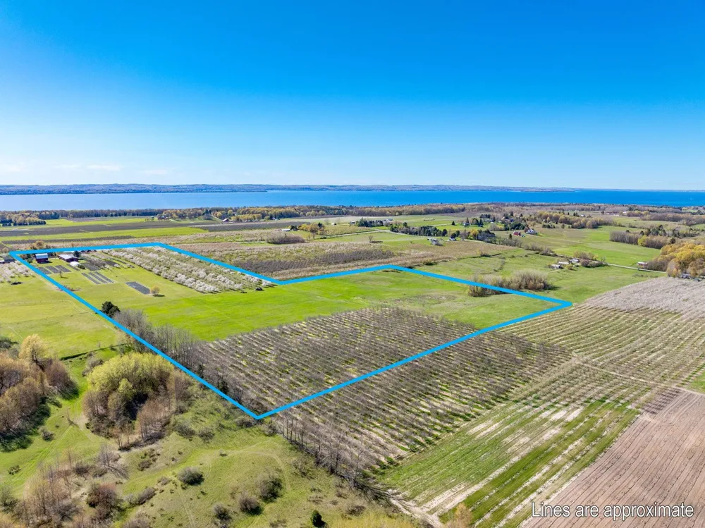 17770 Center Road Peninsula Township, MI 49686