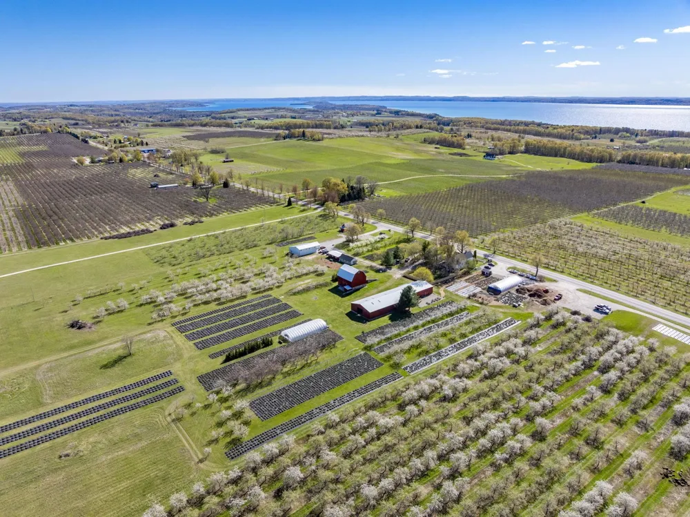 17770 Center Road Peninsula Township, MI 49686