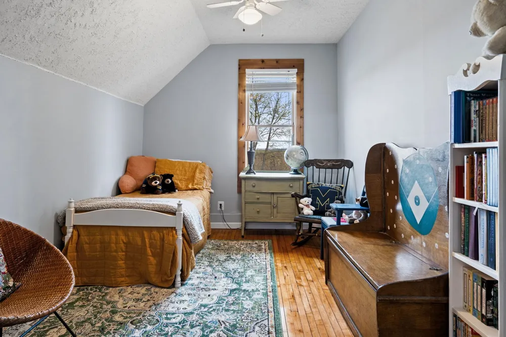 17770 Center Road Peninsula Township, MI 49686