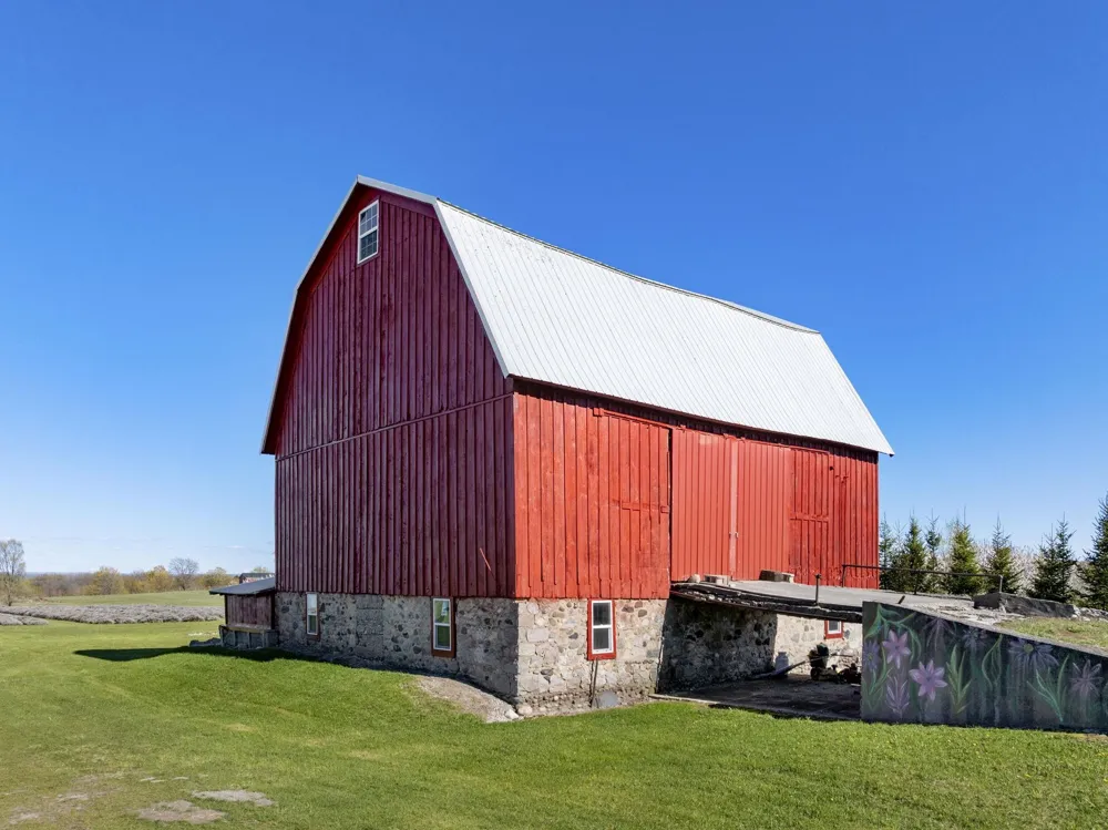 17770 Center Road Peninsula Township, MI 49686