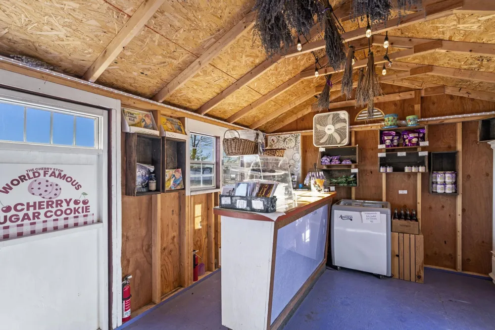 17770 Center Road Peninsula Township, MI 49686