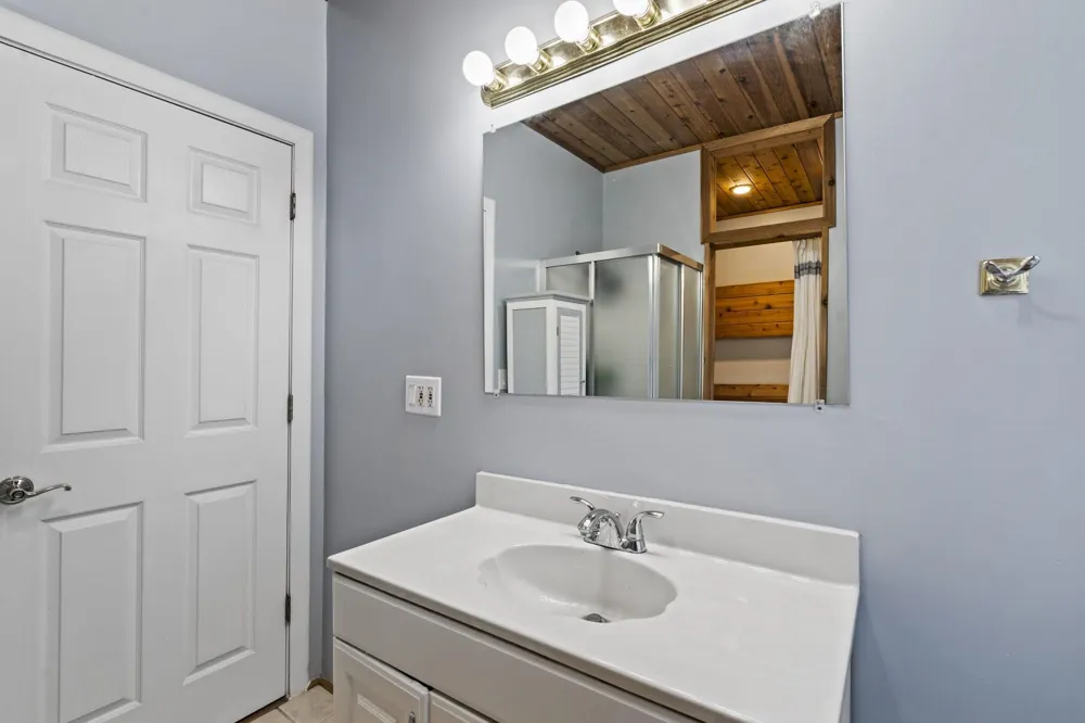 17770 Center Road Peninsula Township, MI 49686