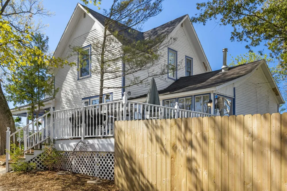 17770 Center Road Peninsula Township, MI 49686