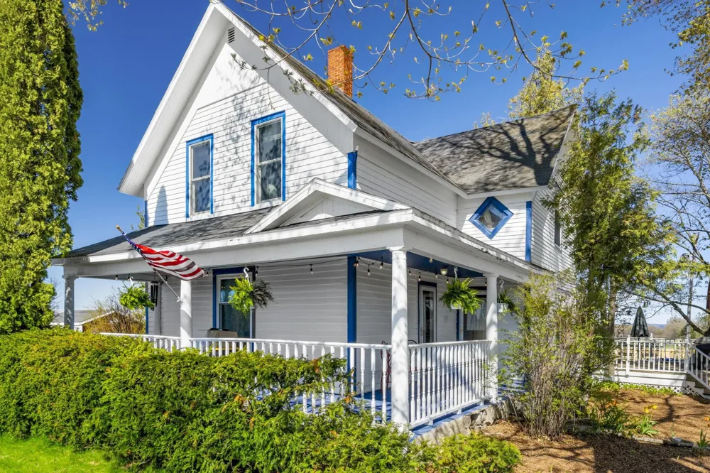 17770 Center Road Peninsula Township, MI 49686