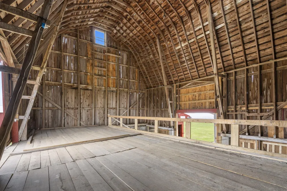 17770 Center Road Peninsula Township, MI 49686