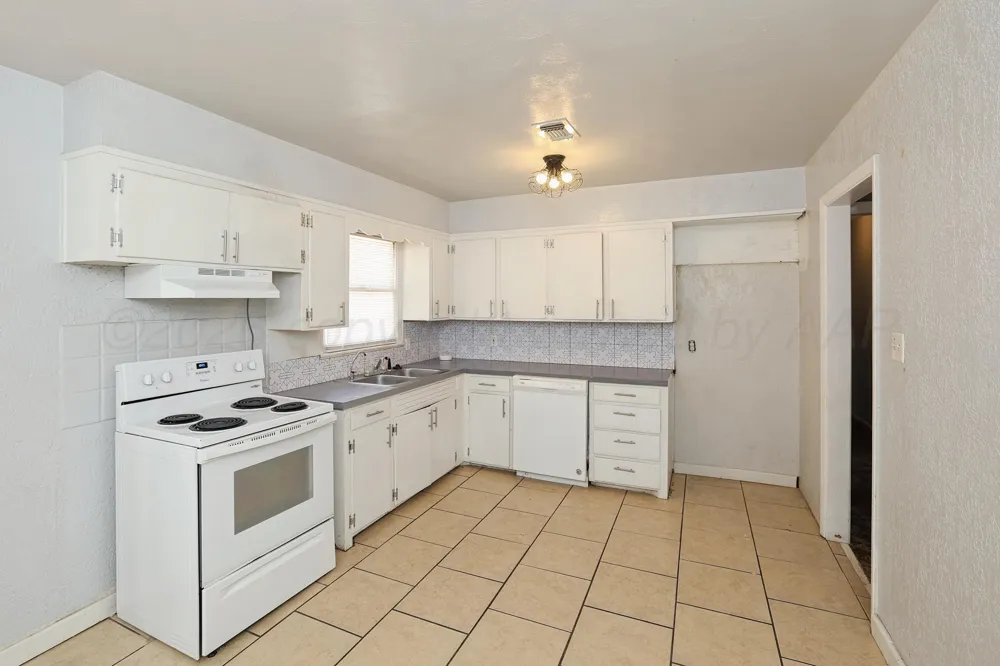 1900 WELLS STREET Pampa, TX 79065