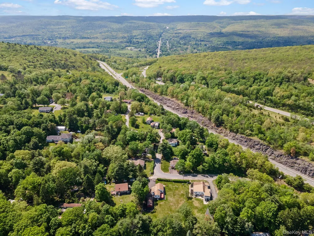 31 Highview Terrace Bloomingburg, NY 12721