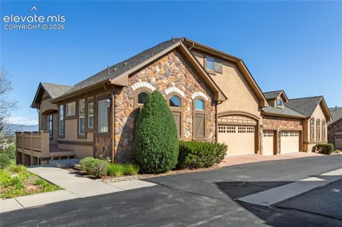 2615 Pine Knoll View